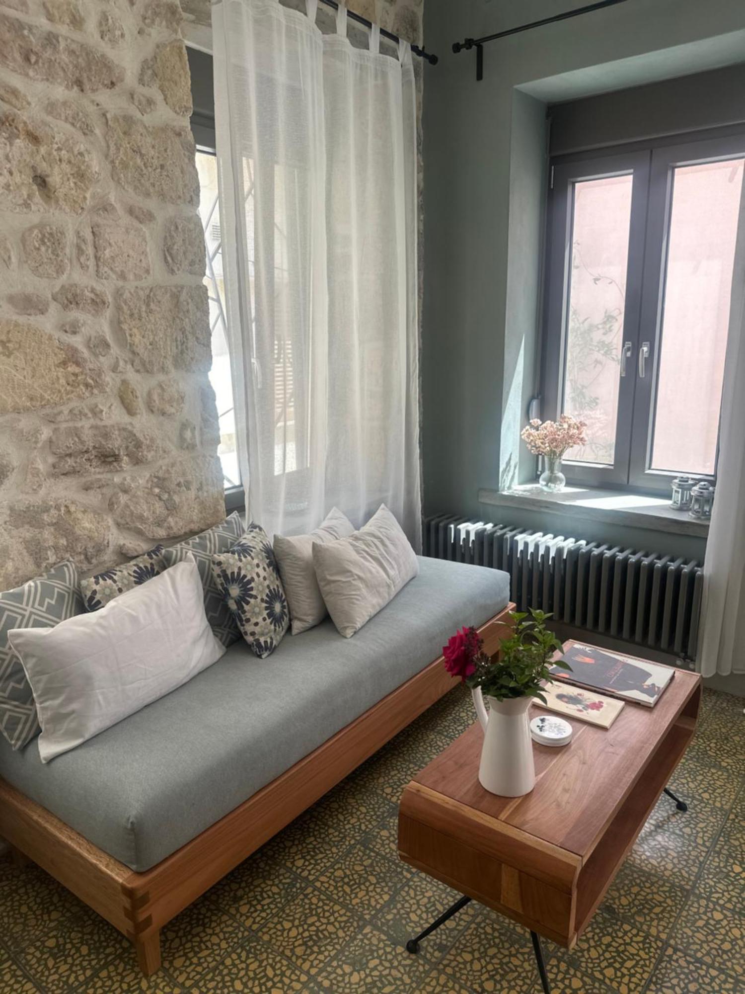 Stone Guest House In The City Candia Esterno foto